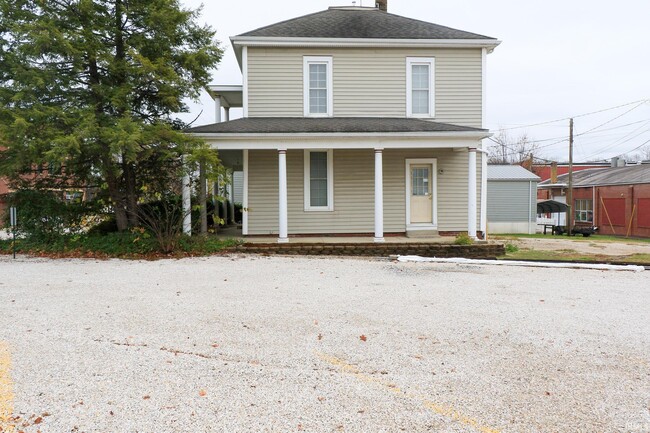 Photo - 207 E 4th St