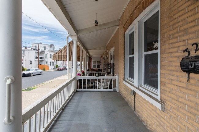 Photo - 325 1/2 N. Franklin St