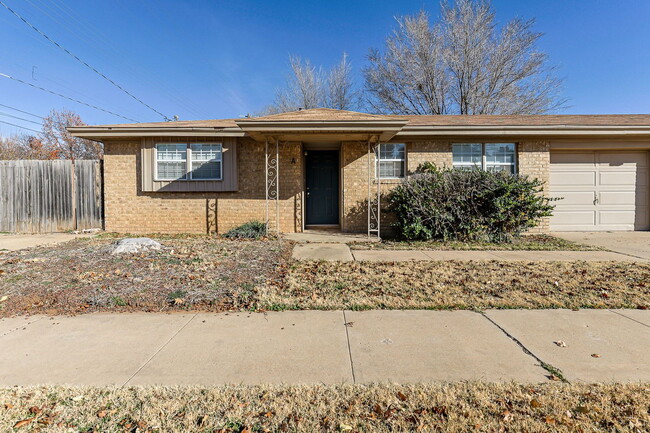 Photo - 3 Bedroom with 2 living rooms Unit A