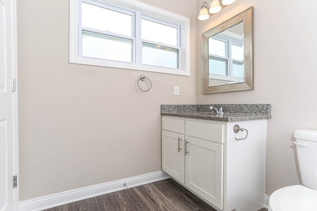 2BR, 2.5BA - 1,167 SF - Townhome - Bathroom