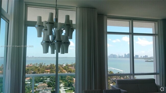 Building Photo - 7900 Harbor Island Dr Unit PH25 Rental