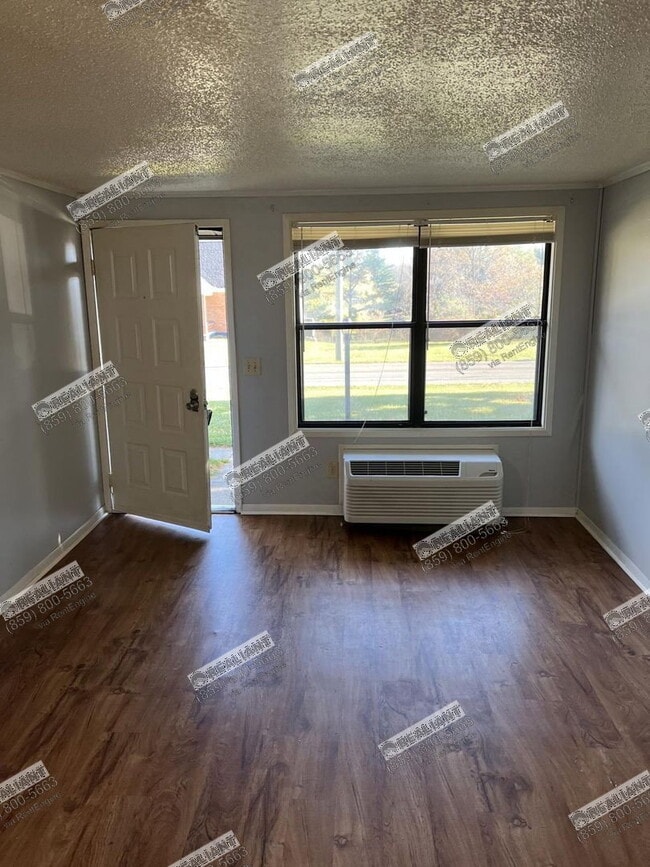 102 Amhurst Dr