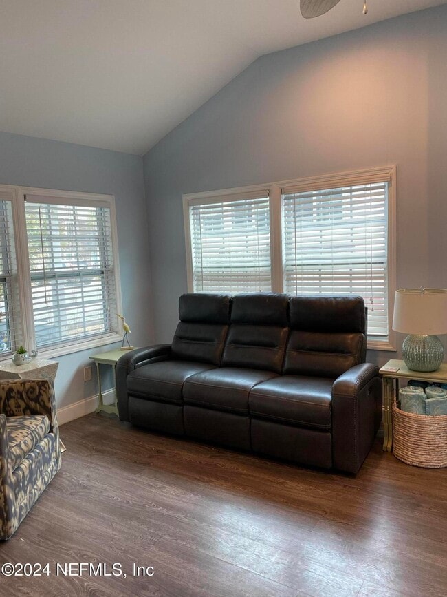 Photo - 120 8th Ave N