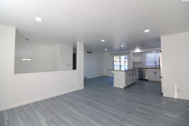 Photo - Updated West Kennewick 5 Bed/3 Bath House