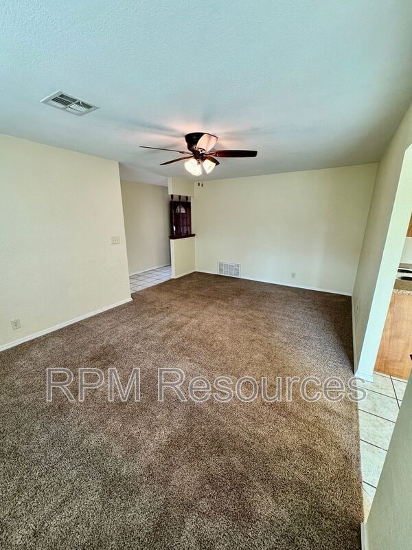 Photo - 440 E Carson Ln