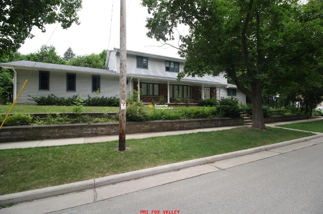 Building Photo - Quiet Mature Neighborhood Unit 207 N Catherine St Rental