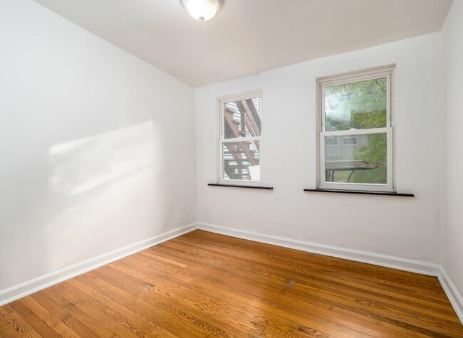 Photo - 491 Mercer St