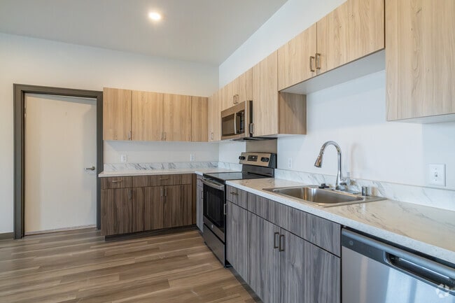 3BR, 2BA - 1107SF