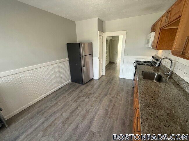 18 Lakewood St Unidad 2L