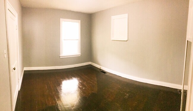 Photo - Beautiful 1+ bed S City Bungalow Central A/C Quiet Street