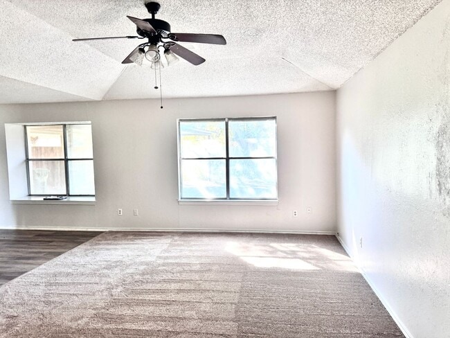 Photo - Midway 2/2 duplex