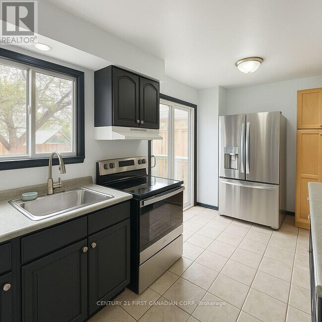 Photo - 124 Ardsley Crescent