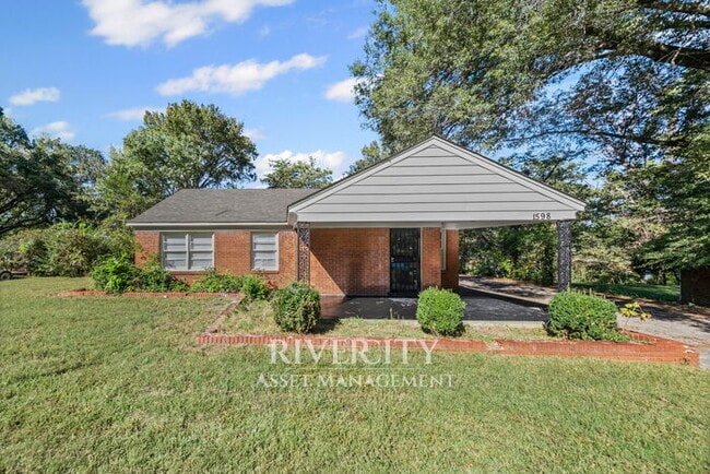 Building Photo - Newly Renovated 3 Bed • 2 Bath • Detached ...