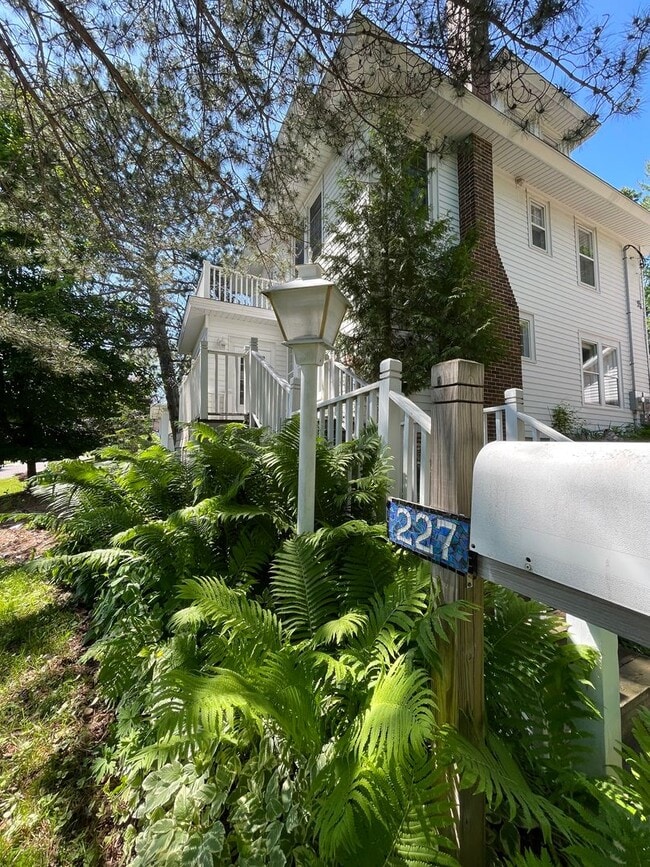 Building Photo - AVAILABLE Now! - Beautiful 3 Bed Single Fa... Rental