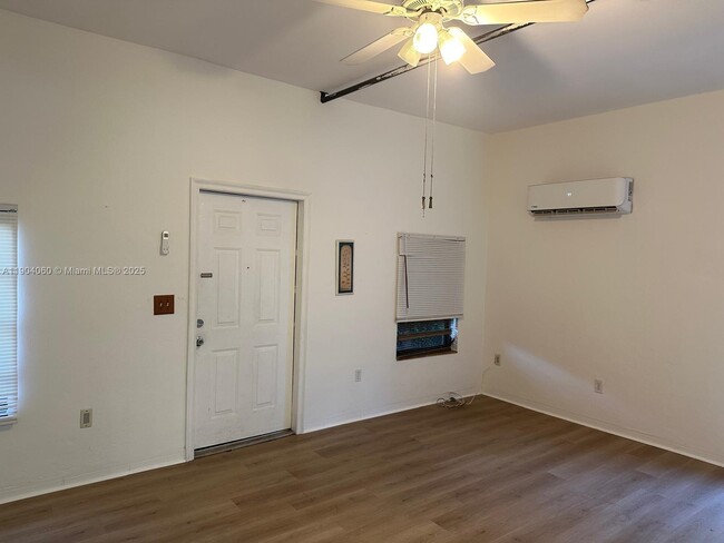 Photo - 340 Mendoza Ave Unit 2