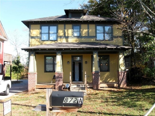 Photo - 872 Washington St SW House