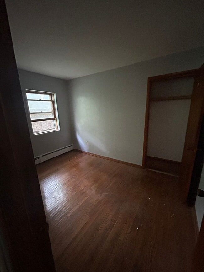 Building Photo - 1 Bedroom 1 Bath in Maplewood  HEAT INCLUDED Unit #3 Rental
