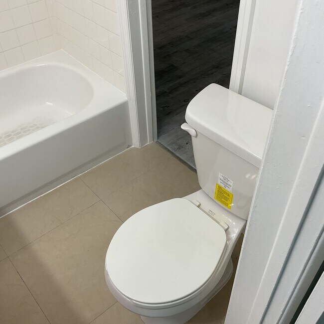Photo - Great Location! Spacious 2/2! Call for Spe... Unit 43 - Vegas