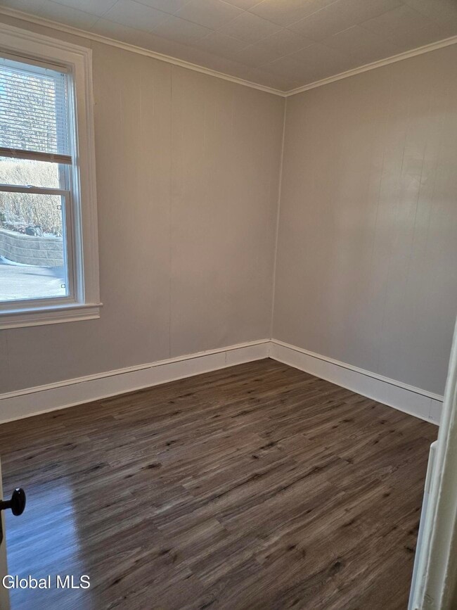 Photo - 669 Pawling Ave Unidad #2