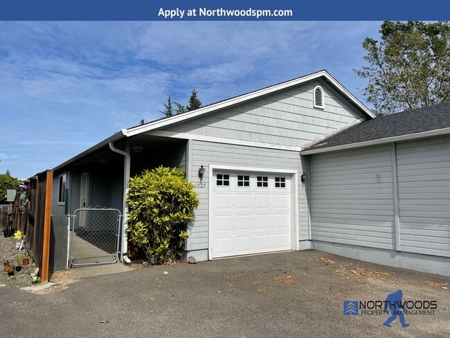 Nice 2 Bedroom 1.5 Bath Duplex - Nice 2 Bedroom 1.5 Bath Duplex House