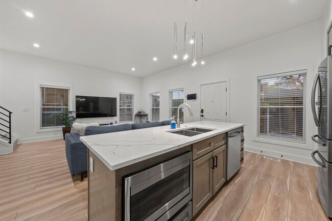 Photo - 1205 Hamlet St