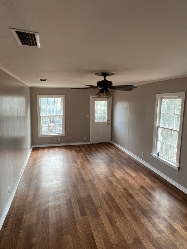 Photo - 3 Bedroom ready to go with Central Air and Heat!!