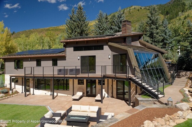 39 Roaring Fork Dr
