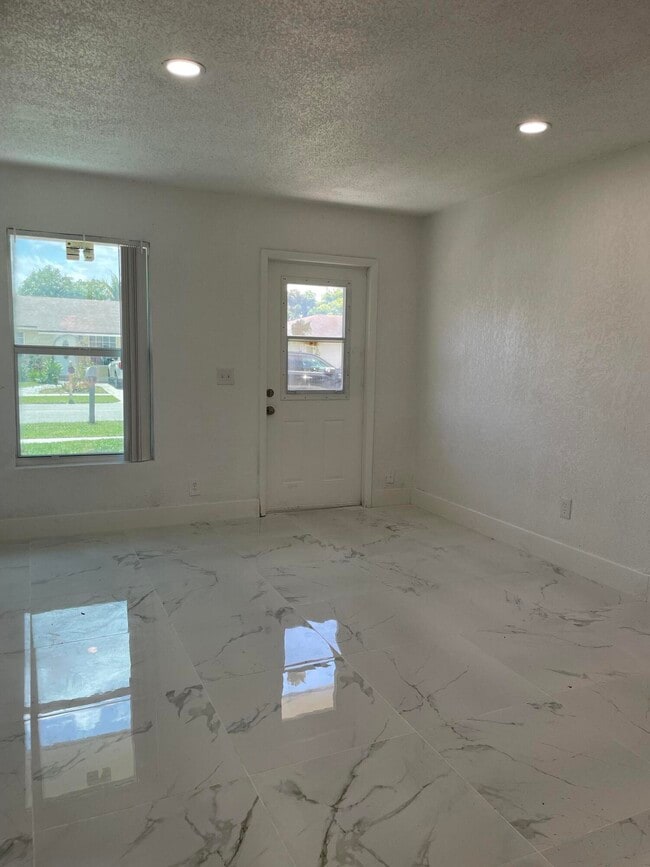 Photo - 8131 SW 6th St