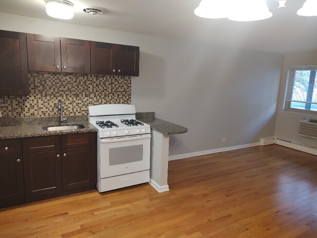 Photo - 8500 Waukegan Rd Apartamento Unidad 13