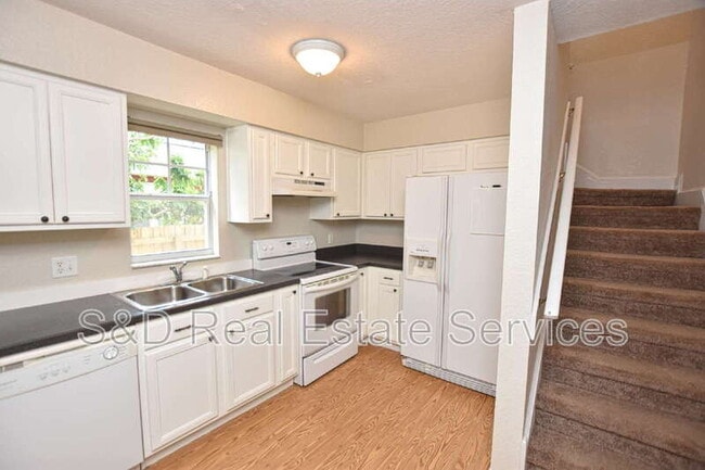 Photo - 302 W Belmar St