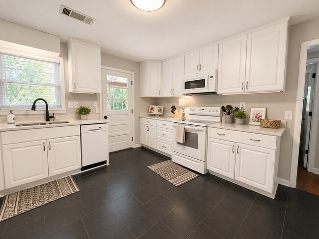 Photo - 1021 Old Bishop Rd