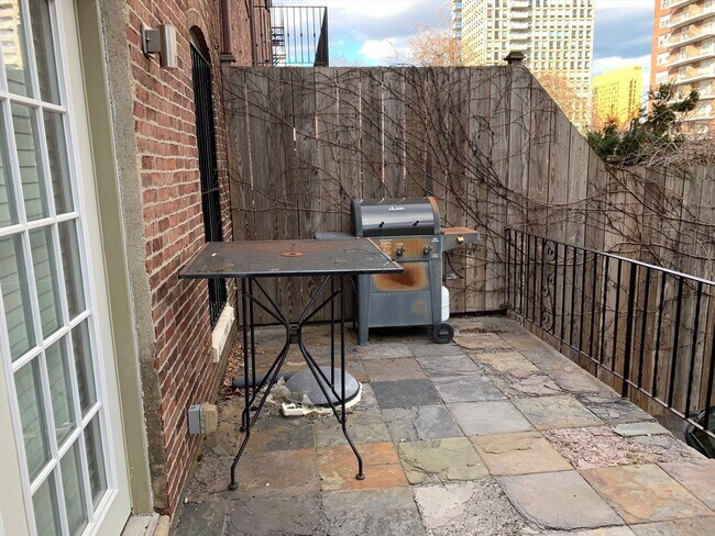 Photo - 21 Worthington St Unit 1