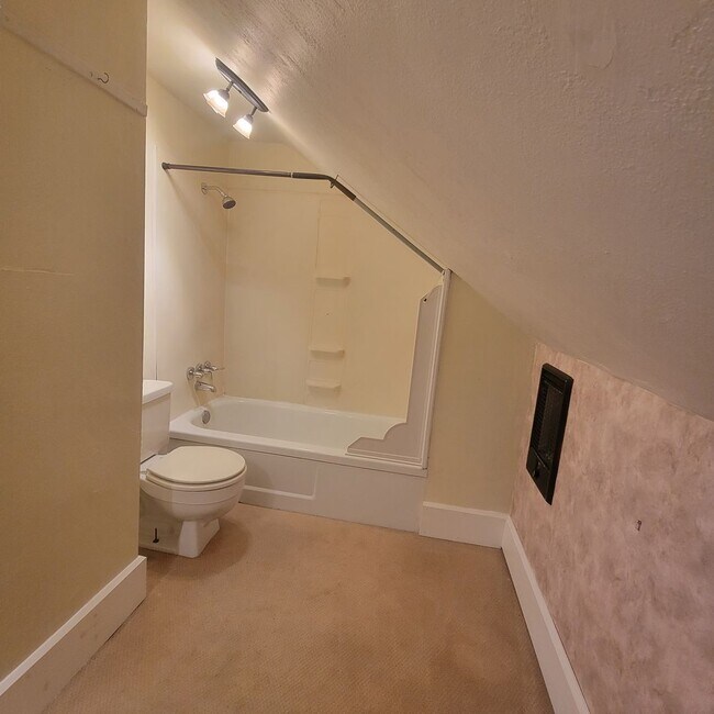 Photo - 915 High St Unit 915 1/2