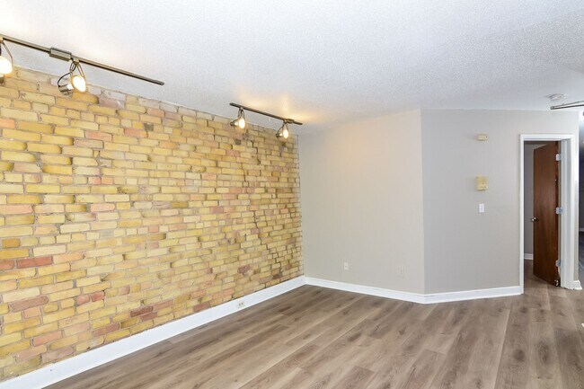 1400–1408 Spruce Pl – Oak Grove Downtown