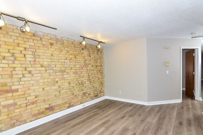 Photo - 1400–1408 Spruce Pl – Oak Grove Downtown