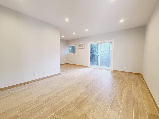 Photo - 14547 Saticoy St Unit 26