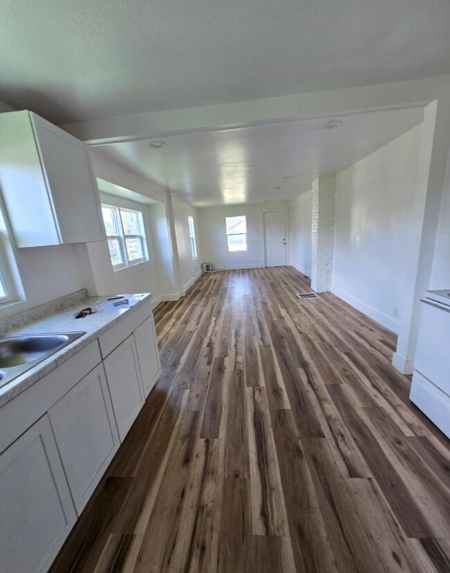 Photo - Spacious One Bedroom Duplex located near S...