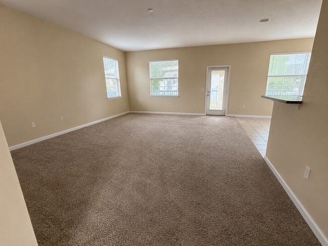 Photo - 15487 Camp Dubois Crescent