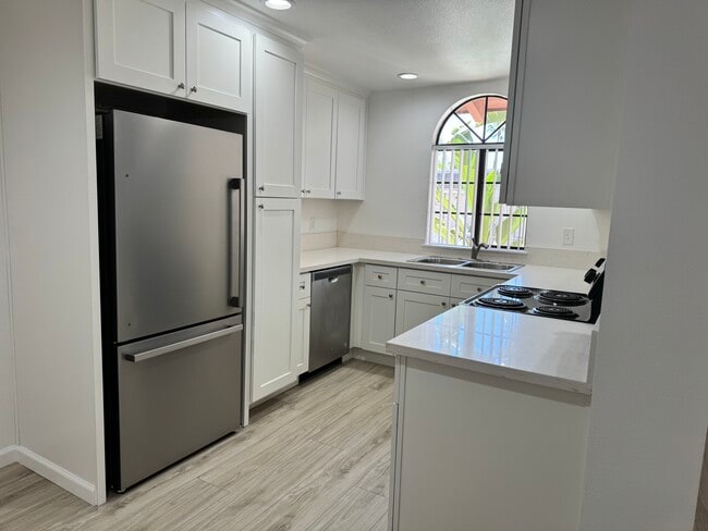 Kitchen - 1136 N Escondido Blvd Unit 212