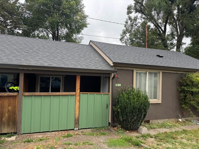 Building Photo - 2 Bedroom Apartment in Camellia Park Unit 785 Hwy 99N - Apt. 7A