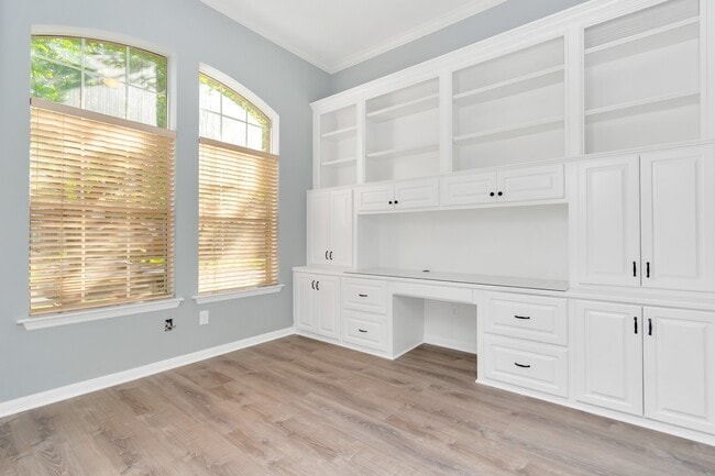 Photo - 19 Long Springs Pl