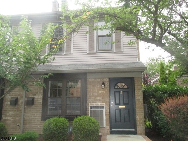 Building Photo - 181 Long Hill Rd Unit N-5