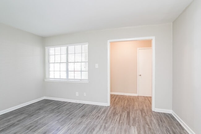 Photo - 13322 Oak Leaf Ln