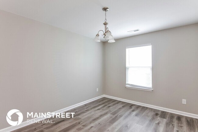 Photo - 817 Leatherstone Ln