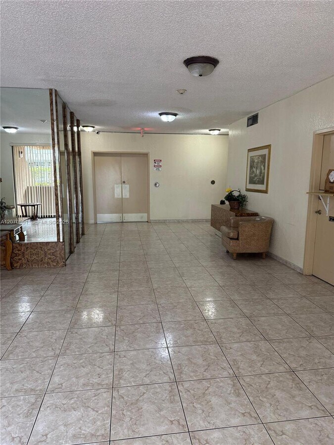 Photo - 16751 NE 9th Ave Unidad 211