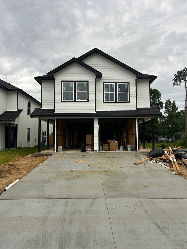 Building Photo - 8445 Harvard Dr Unit 8445