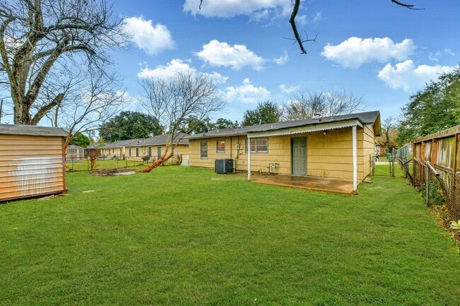 Photo - 5855 Beldart St