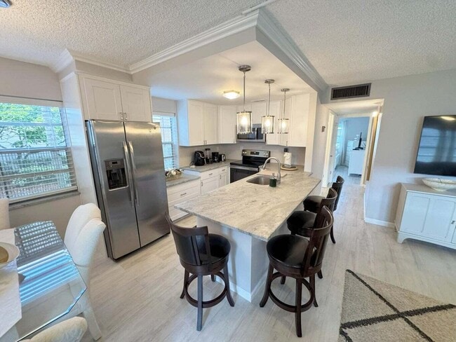 Photo - 644 Normandy Ln