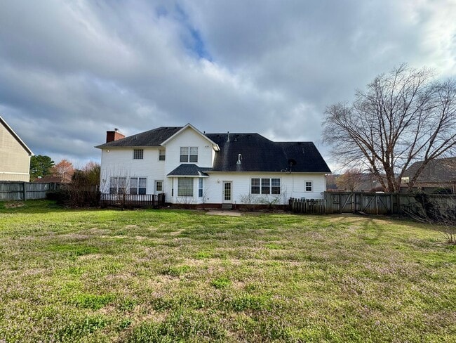 Photo - East Fayetteville 7 bedrooms 5 baths, VANDERGRIFF DIST - beautiful spread