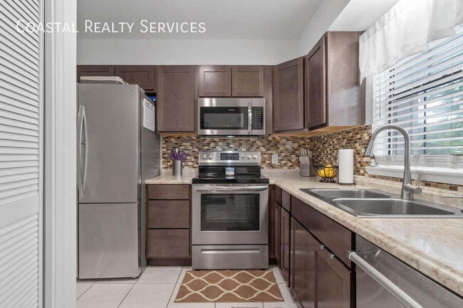 Photo - 216 Cloverdale Blvd